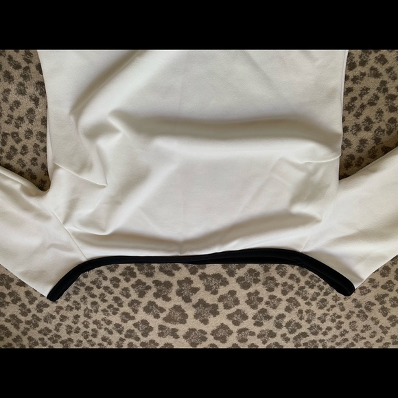 Cute boutique top! - Picture 3 of 4